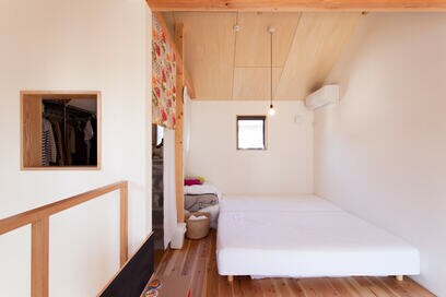 部屋同士をつなぐ「室内窓」。家族の気配、風通し…メリットを建築家が解説