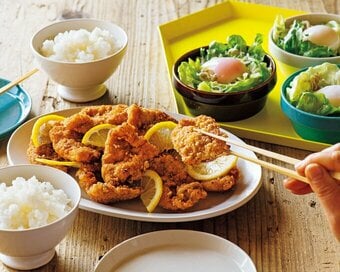 献立が15分で完成。豚のニンニクじょうゆ揚げとレタスの簡単副菜レシピ