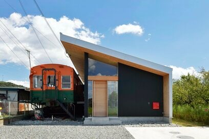どうしてそうなった？ 【おもしろ外観の家シリーズ】no.7「電車リビングの家」
