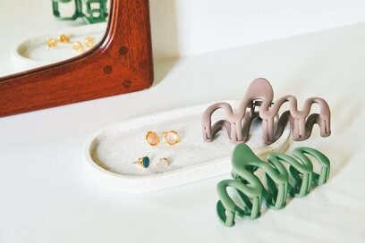 流行アイテムも3COINS（スリコ）で330円。韓国風ヘアアクセ＆インテリア雑貨