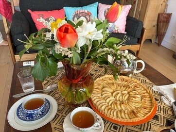 80代ひとり暮らしの「おもてなし」。有名菓子店のおやつは準備しないのがフランスマダム流