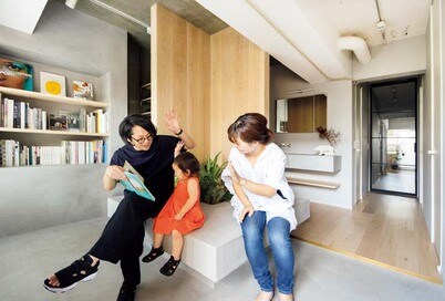 【マンションリノベ事例】玄関土間に本棚、ベンチ、洗面台が！LDKにも居場所がたくさんある家