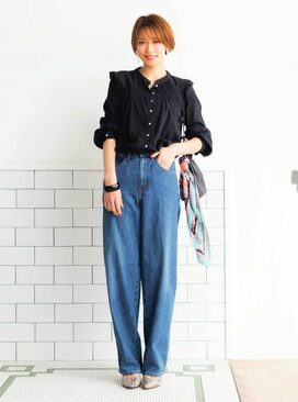 ユニクロの新作デニムがワイドパンツより美脚見え！