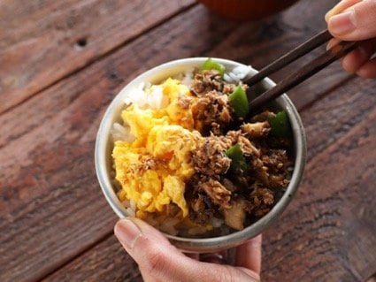 ●サバ缶が絶品そぼろに大変身。アツアツごはんが止まらない