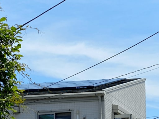 屋根に太陽光発電を設置