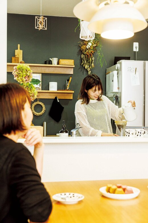 コーヒーを淹れる人