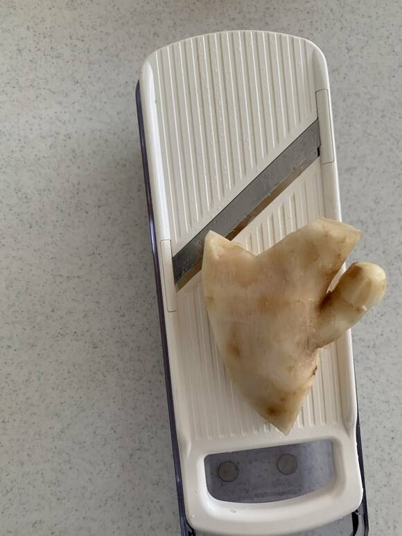 スライサーにショウガ