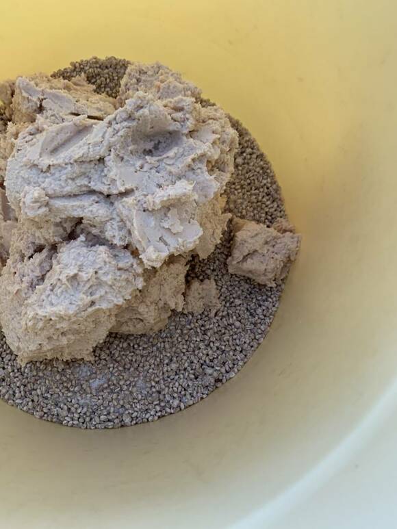 麦麹用の樽に入れる