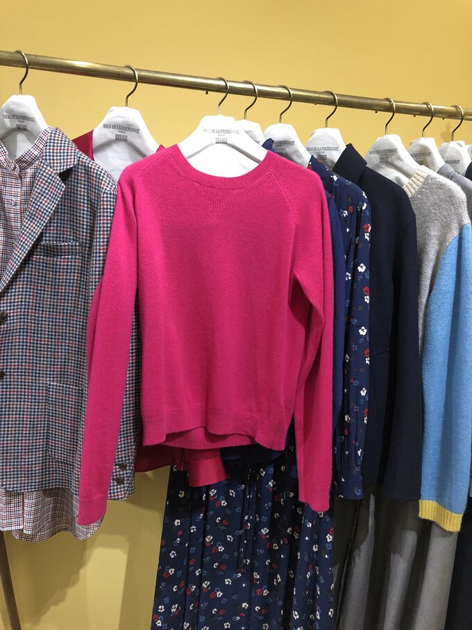 キレイな色のニット