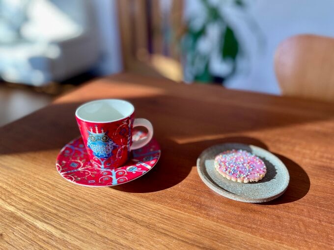 マグカップとおやつ