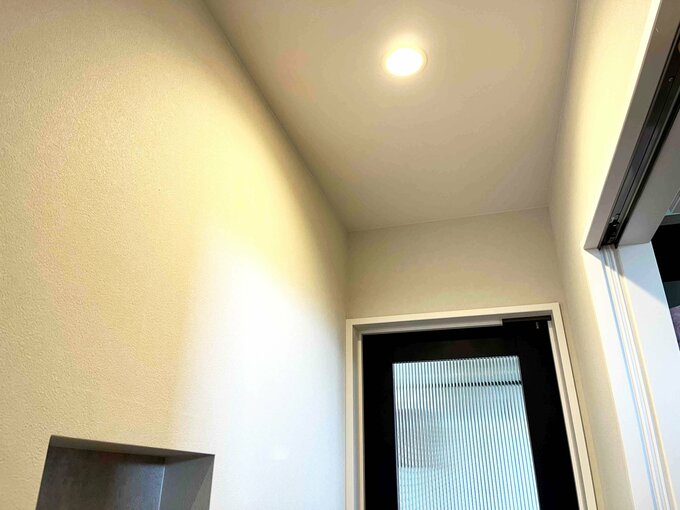 玄関からリビングへの通路