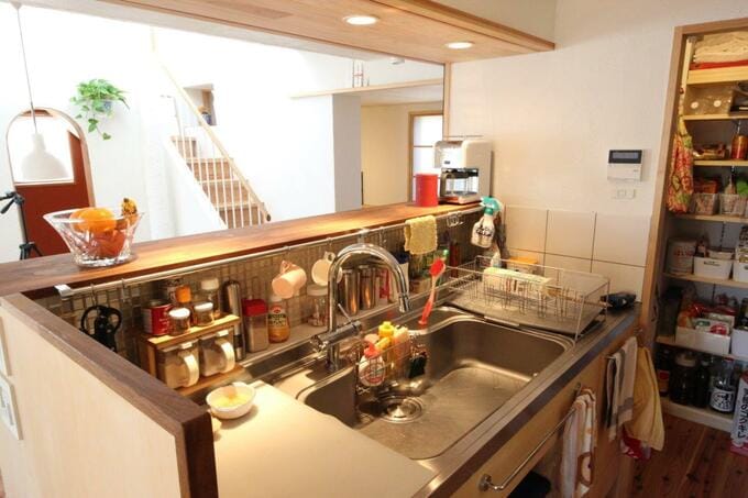 キッチンのカウンター高さは900mm