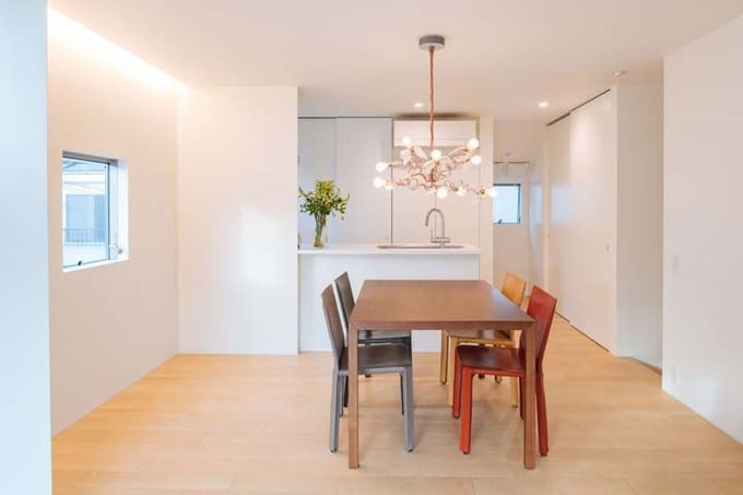 冷蔵庫が隠れる対面式キッチン