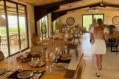 日本とフランスでこんなに違う「美意識」。夏は日やけを愛し、低めの声で話すのが知的に