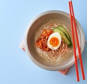 ダイエット中の救世主。市販の糖質オフ麺でおいしくやせる「ツナキムチ冷麺」