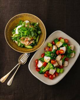 鶏胸肉で自家製サラダチキン。ラップ2枚重ねでしっとり仕上がる