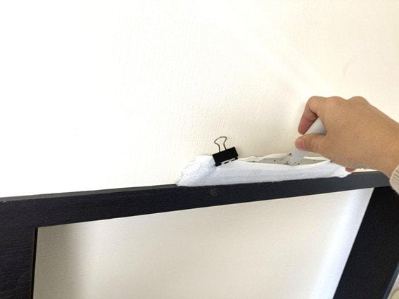 セリアの「フロアラバーほうき」扉の隙間