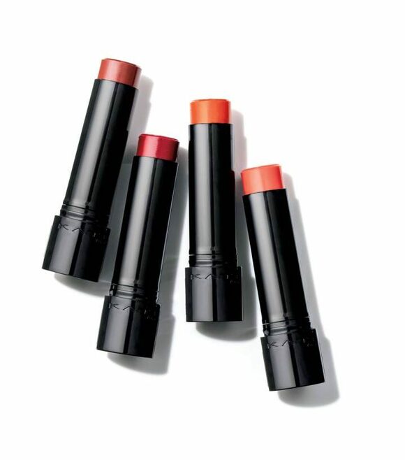 黒に赤のリップ4つ
