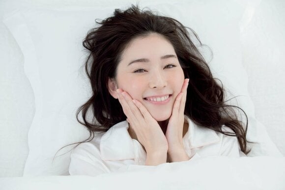 両掌をほっぺに