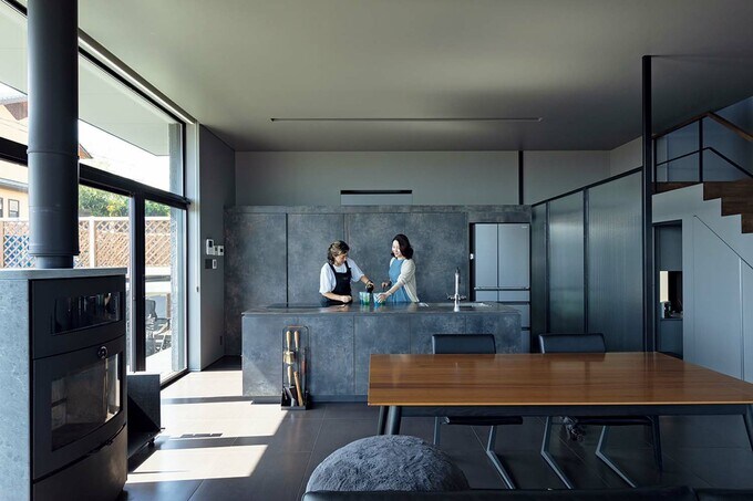 キッチンと薪ストーブ