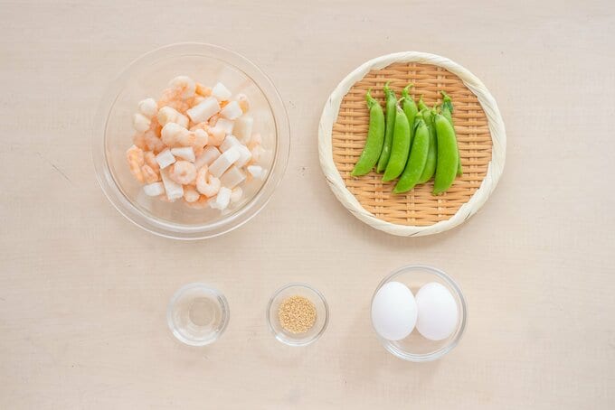 スナップえんどうと卵の炒め物の材料