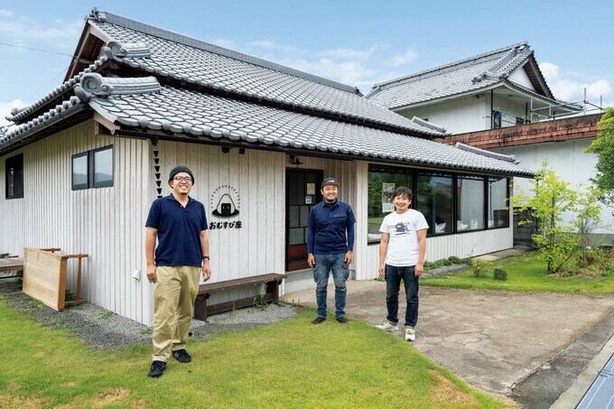 カフェ「おむすび座」とメンバー