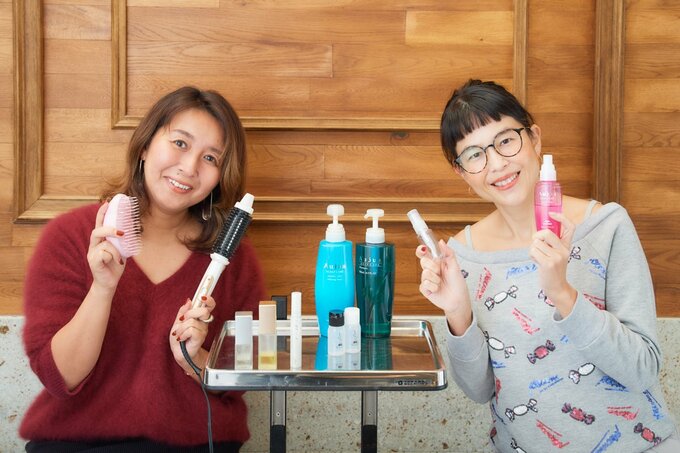 女性2人