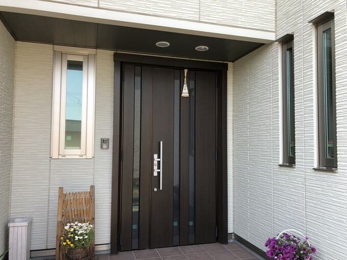 玄関の庇は深いほうがよかった