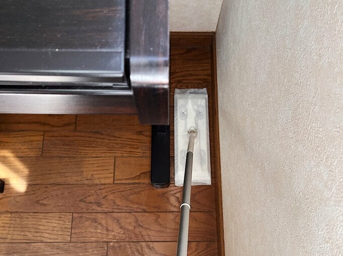 家具と壁のすき間をつくって掃除しやすく