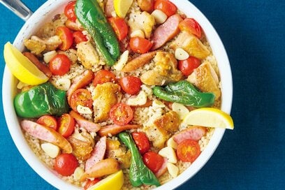 フライパンで完結「ミートパエリア」レシピ。ソーセージ×鶏肉のうま味がたっぷり、簡単なのにおいしすぎる