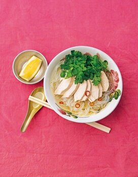 しらたきでつくる「本格フォー」。低糖質でも満足度大のおいしさ