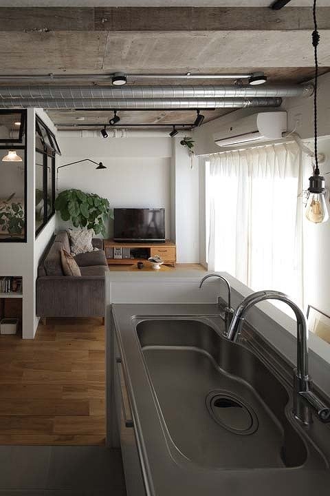 室内窓で解放感を演出したLDK