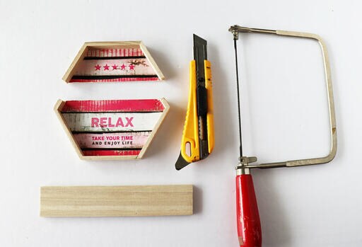 「木製ヘキサゴンパネル」と「木製角材」と道具類