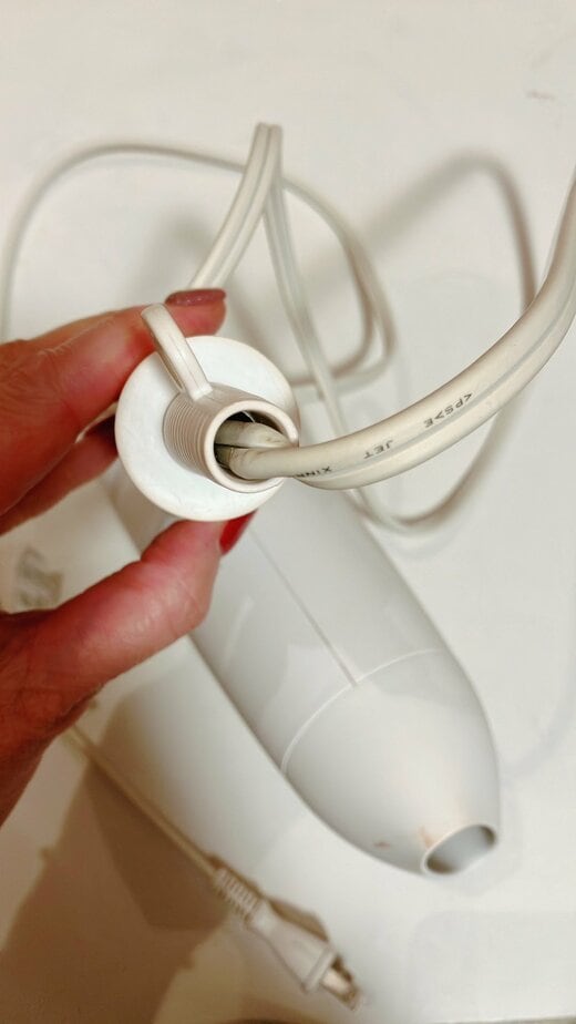 写真：ねじれて火花が散ったドライヤー