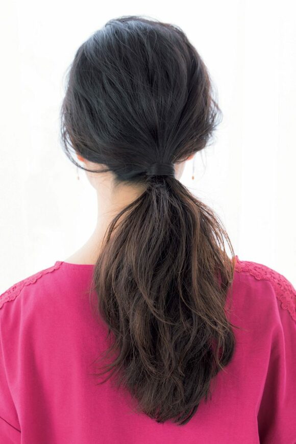 前髪の分け目を9対1にして小顔に 大人の涼しげヘアアレンジ Esseonline エッセ オンライン