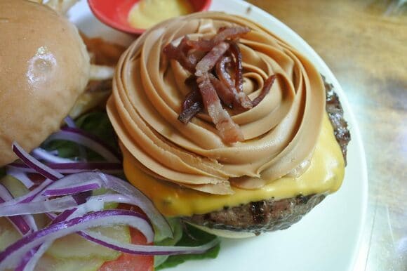 ハンバーガーのソースにもピーナツバター