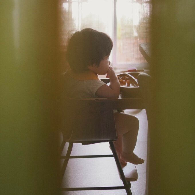 離乳食を食べる赤ちゃん