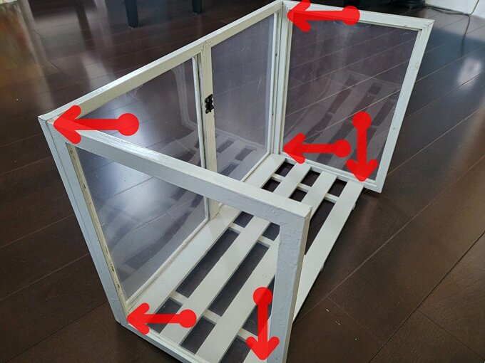 クギを打って固定