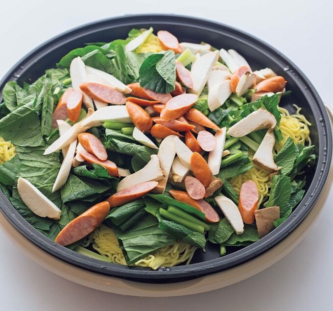 ホットプレートにソーセージエリンギなど