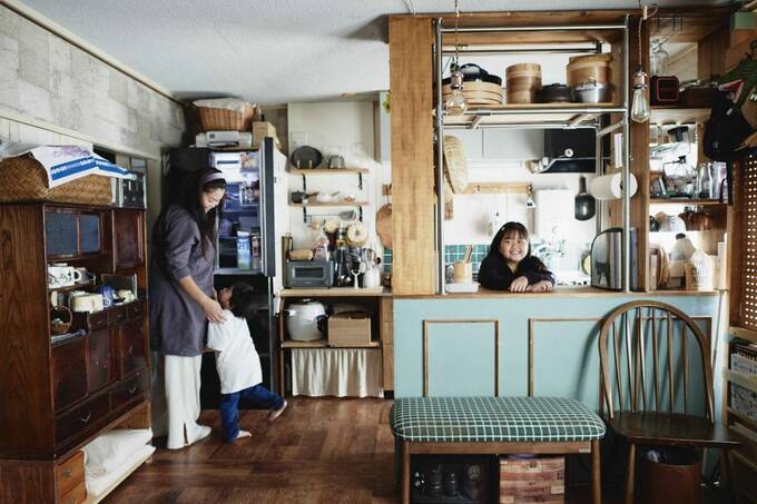 キッチンに親子