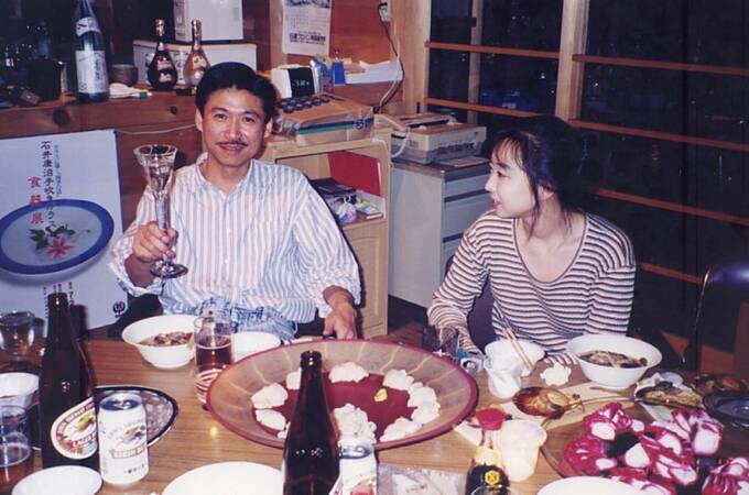 食卓での男性と女性