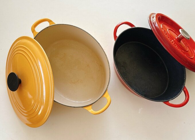 ル・クルーゼの鍋2つ、フタをあけたもの