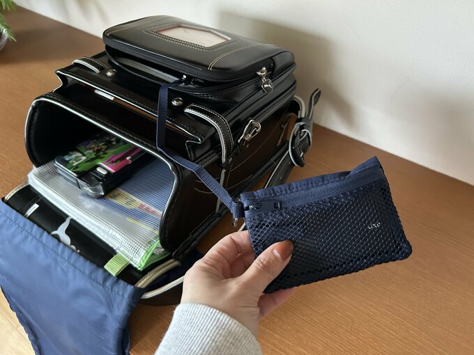 色違いのネイビーを使用中