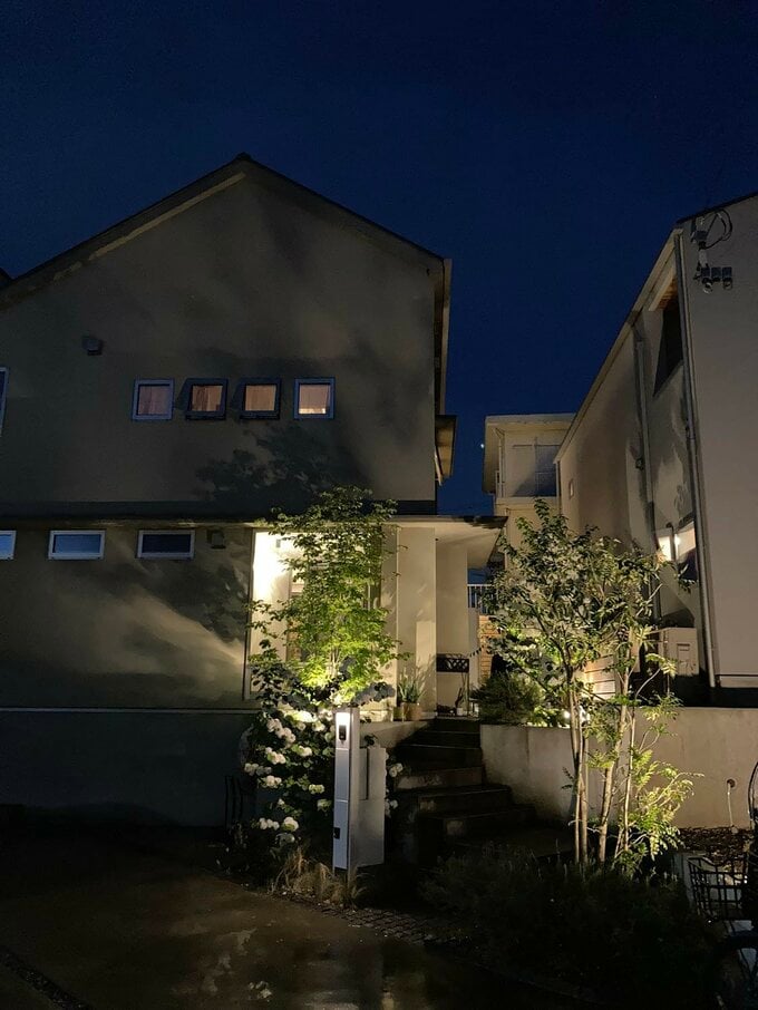 玄関の夜の様子