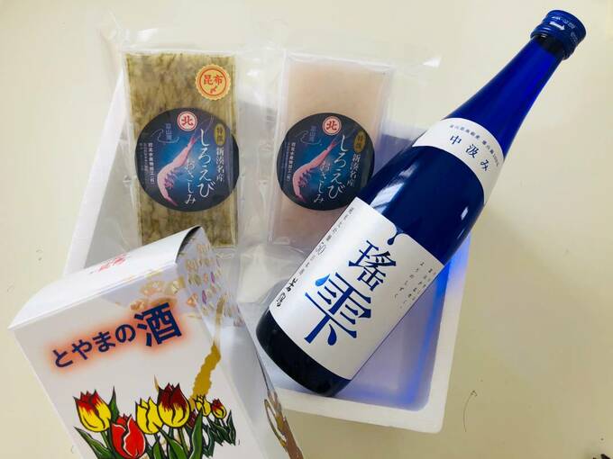 箱にお酒とおさしみ