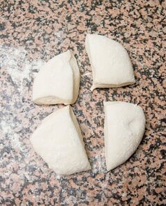 (5)生地を4等分する