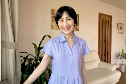 60代からの「上品で心地よい夏服」選び。ラベンダー色のワンピースで気持ちも整う