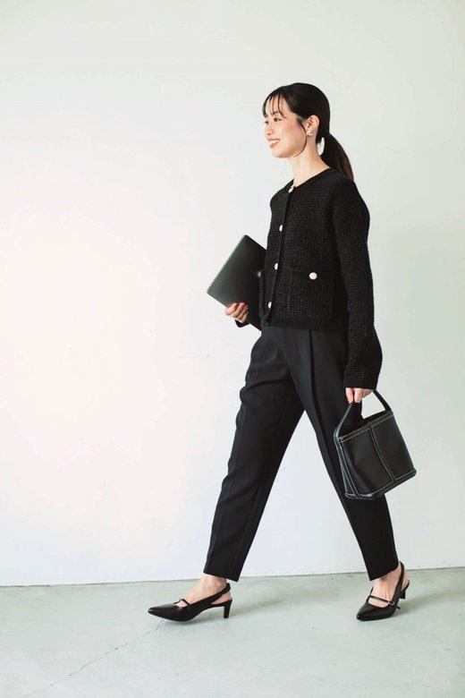 オール黒できりっと決めて仕事に集中!