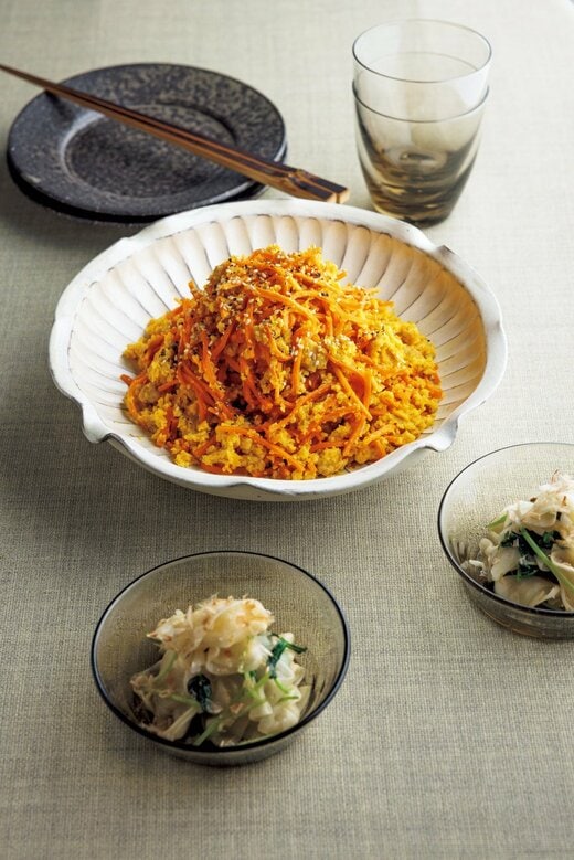 「笠原流ニンジンシリシリ」と「カブとミツバのナンプラーあえ」