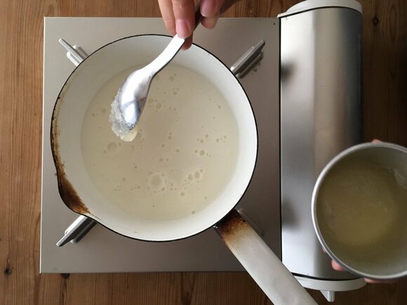 ふやかしておいたゼラチンを入れる